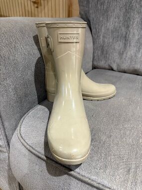 Hunter Short Boots in Light Beige